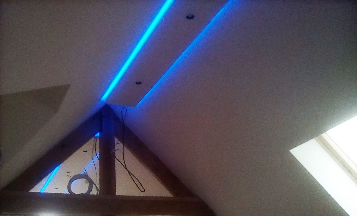 Installation domotique de jeux d'éclairage intérieur - Éclairage - Defi Énergies - Constructeur de maison en ossature bois